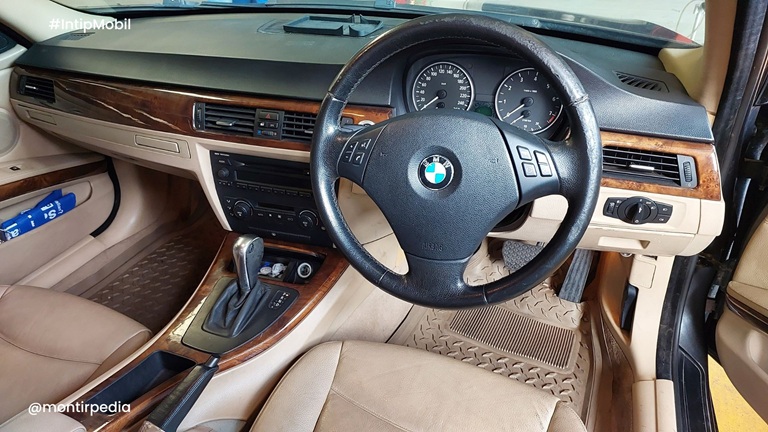 interior BMW 325i E90 N52